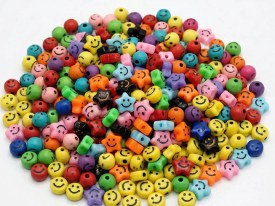 Cuentas plasticas bolitas multicolor carita negra